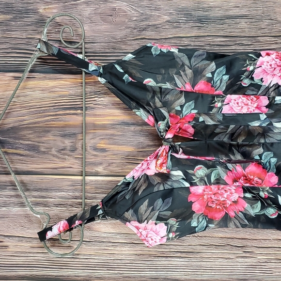 Clara Story Floral Romper - Picture 3 of 8